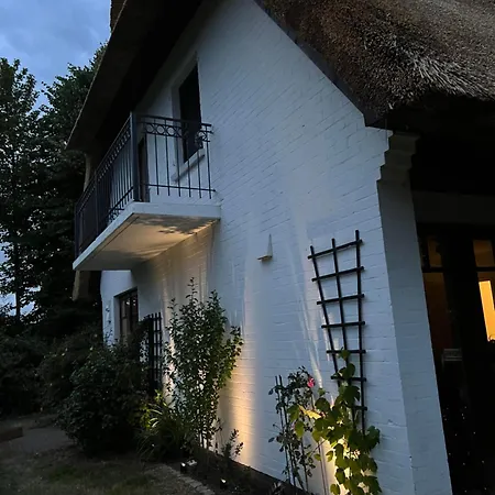 Reetdachlandhaus Wiemershoern Feriehus *